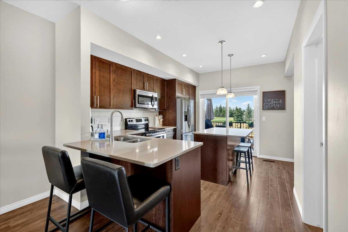 2003, 280 Williamstown Close NW