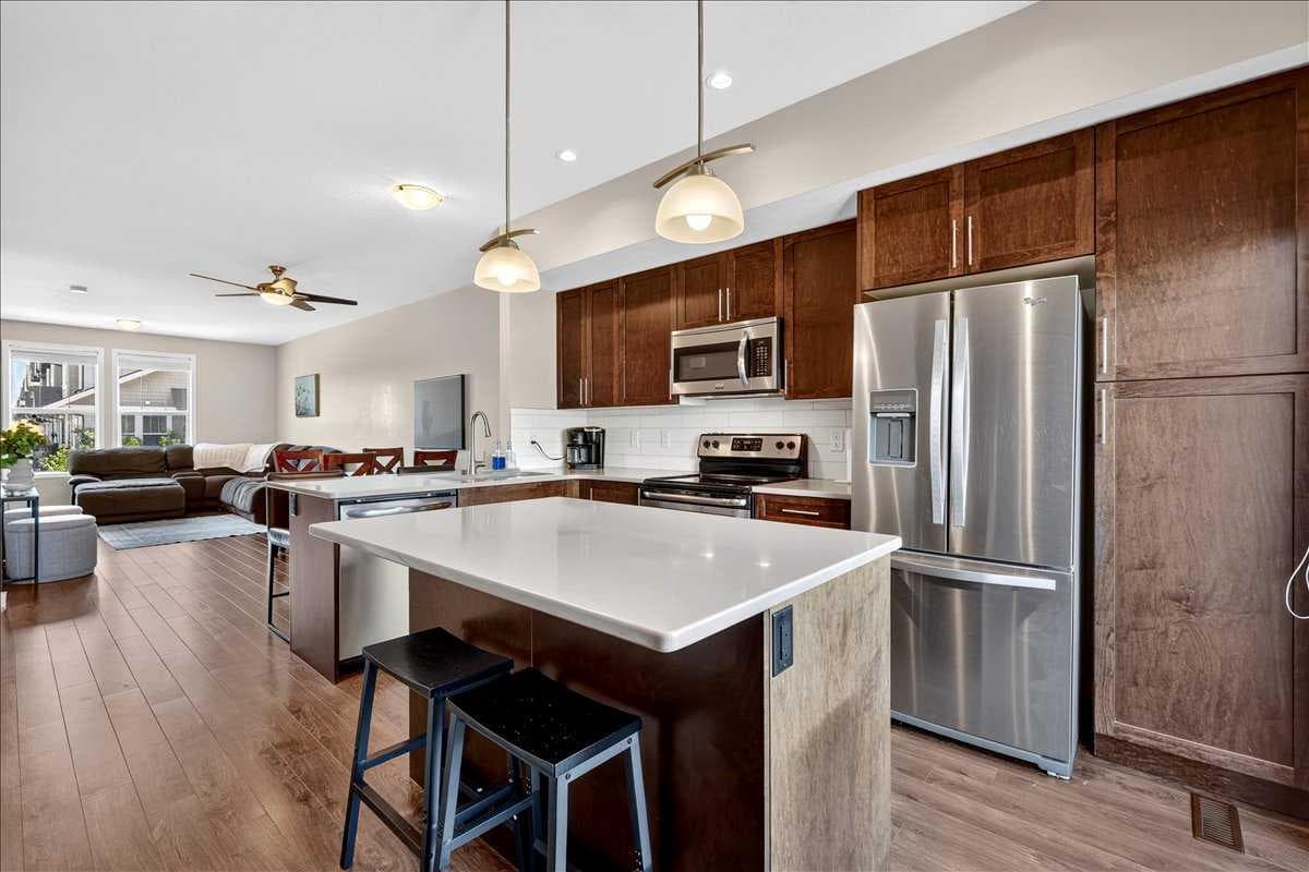 2003, 280 Williamstown Close NW