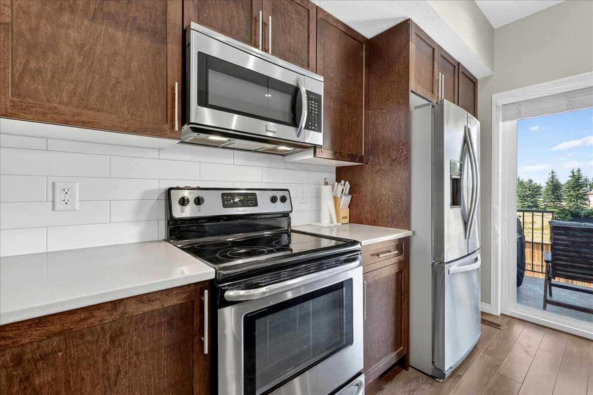 2003, 280 Williamstown Close NW