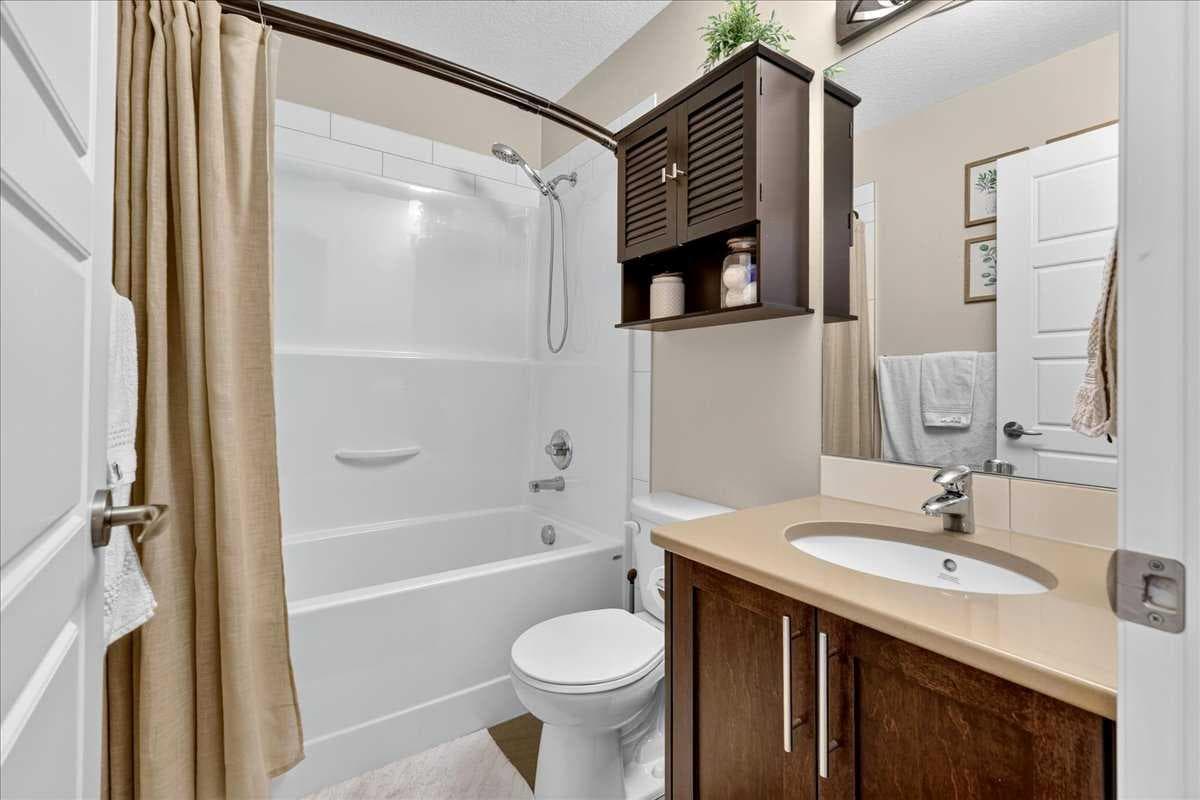 2003, 280 Williamstown Close NW