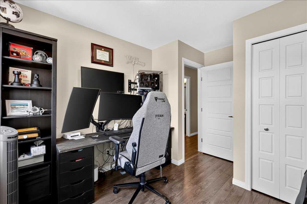2003, 280 Williamstown Close NW