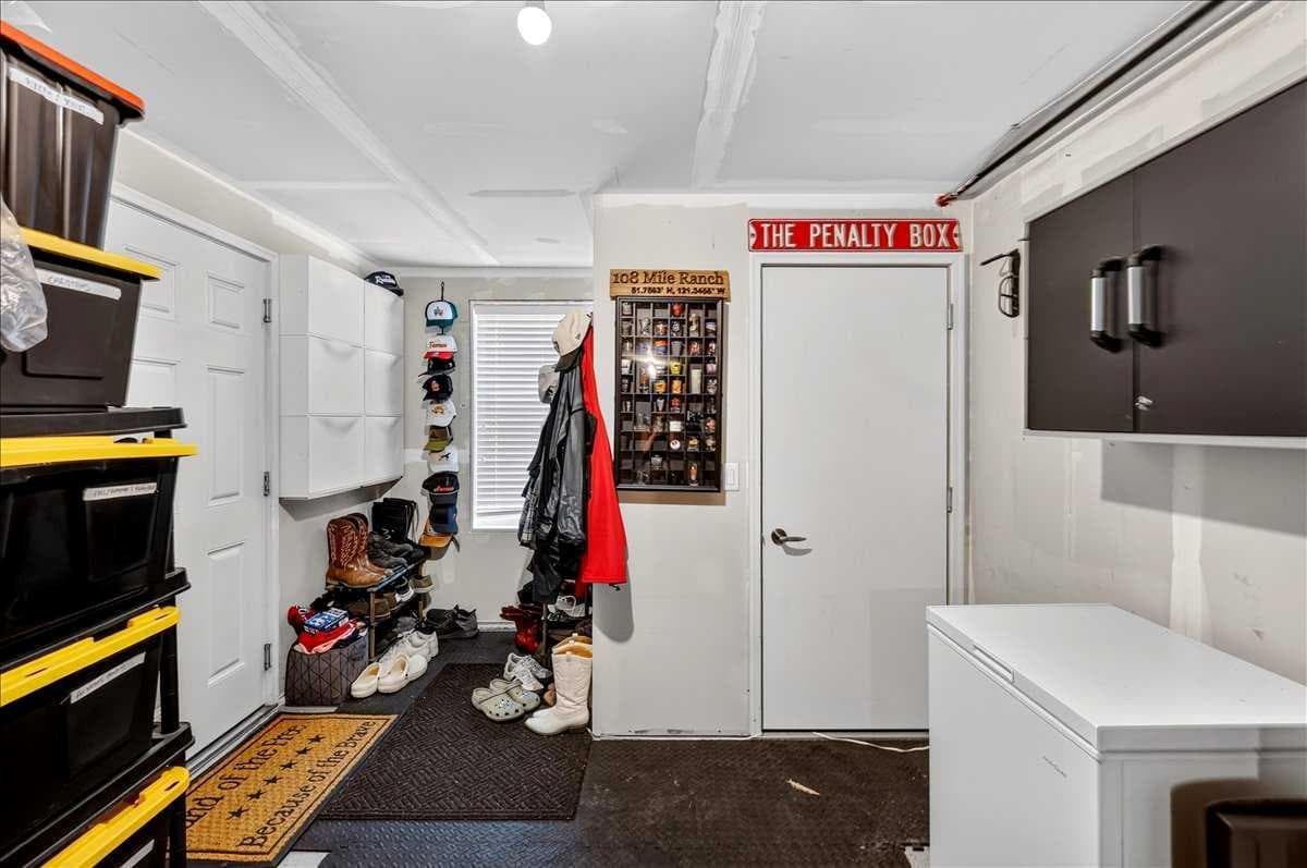 2003, 280 Williamstown Close NW