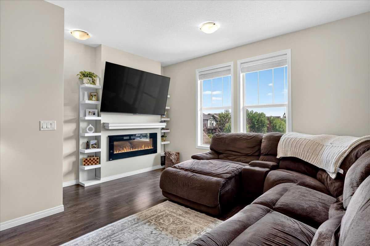 2003, 280 Williamstown Close NW
