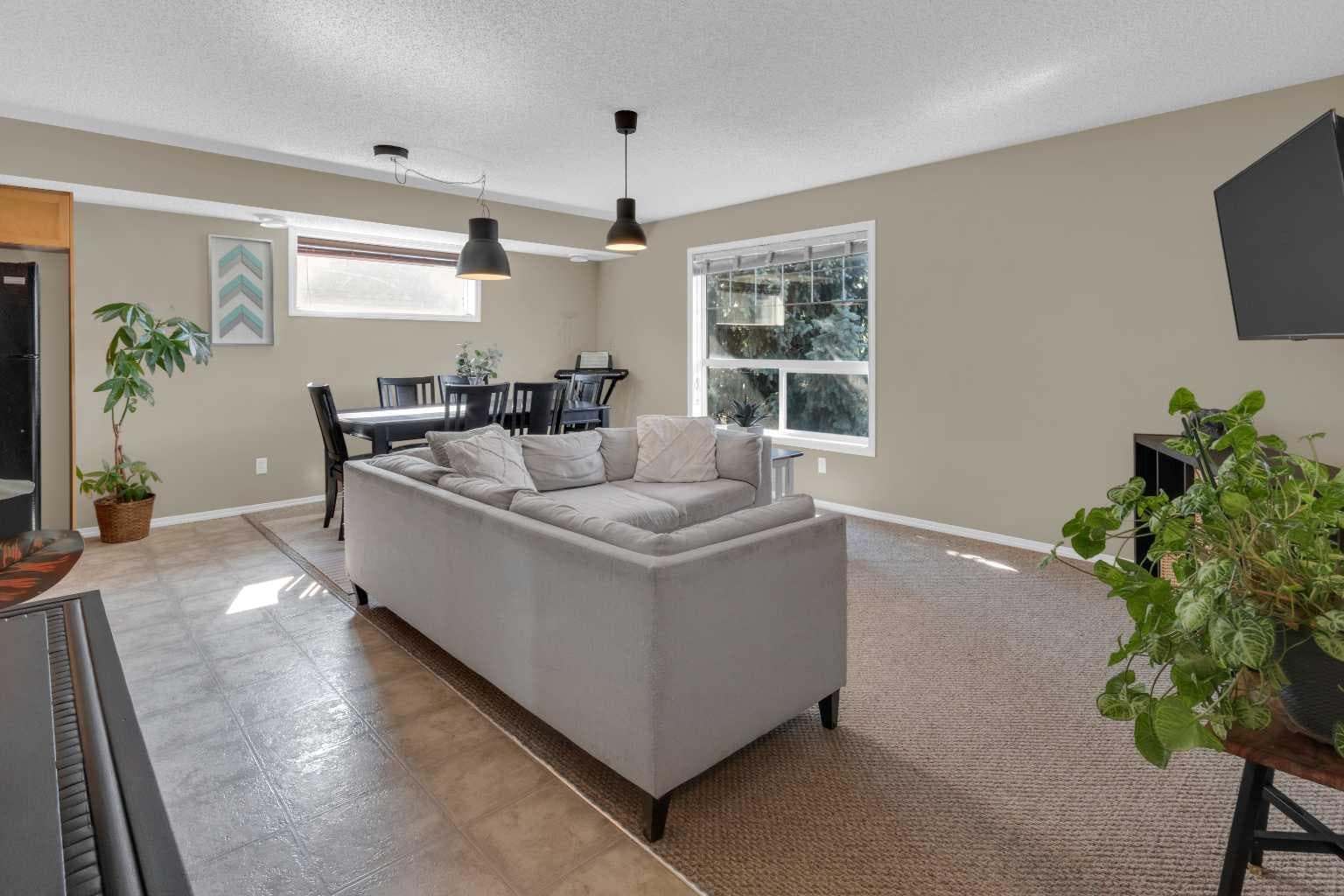 411, 140 Sagewood Boulevard SW