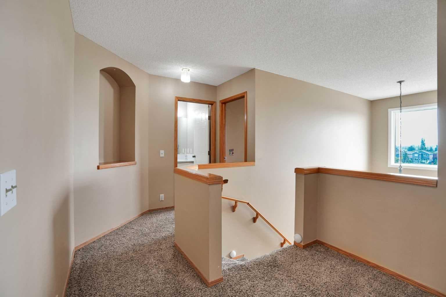 332 Harvest Hills Drive NE