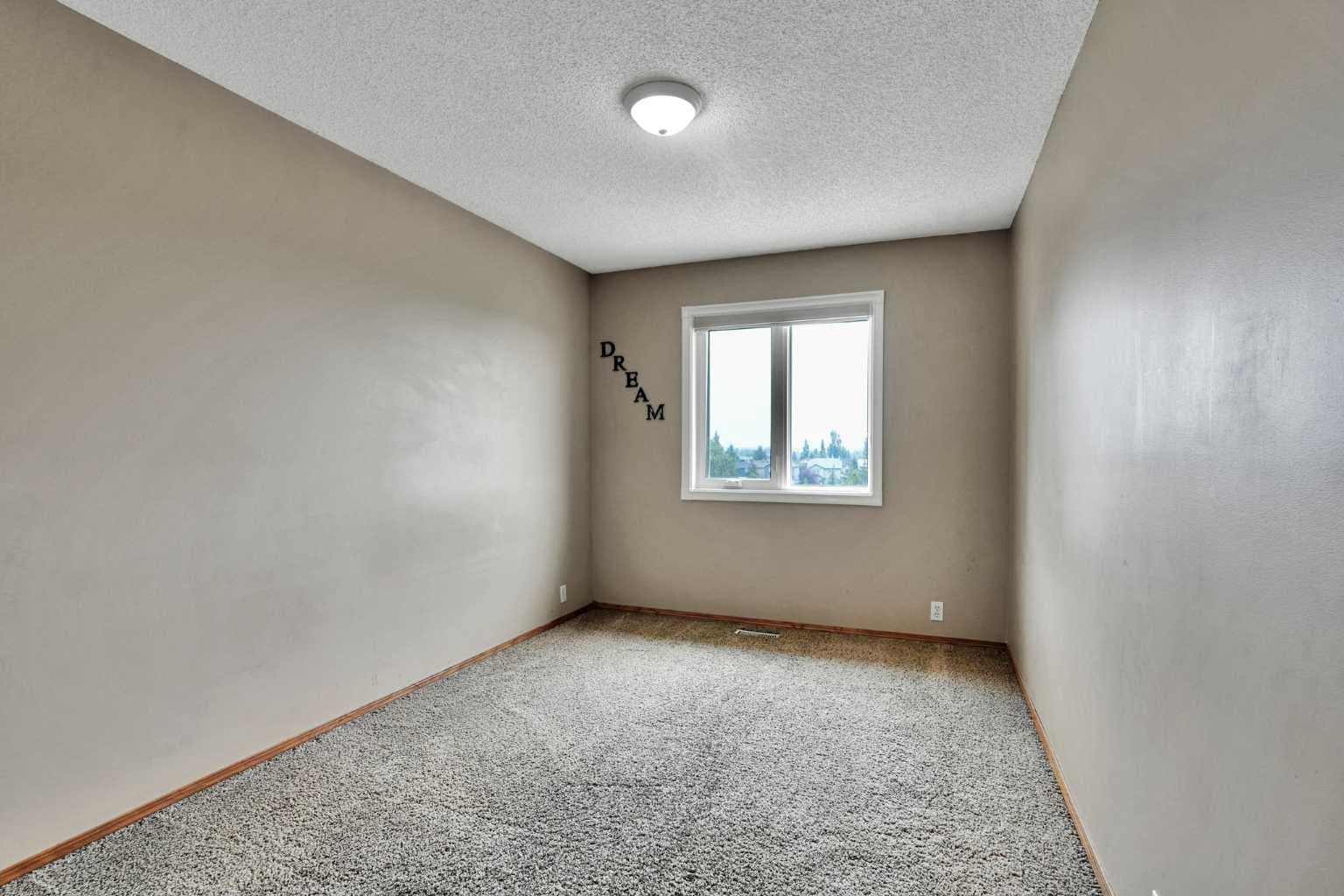 332 Harvest Hills Drive NE