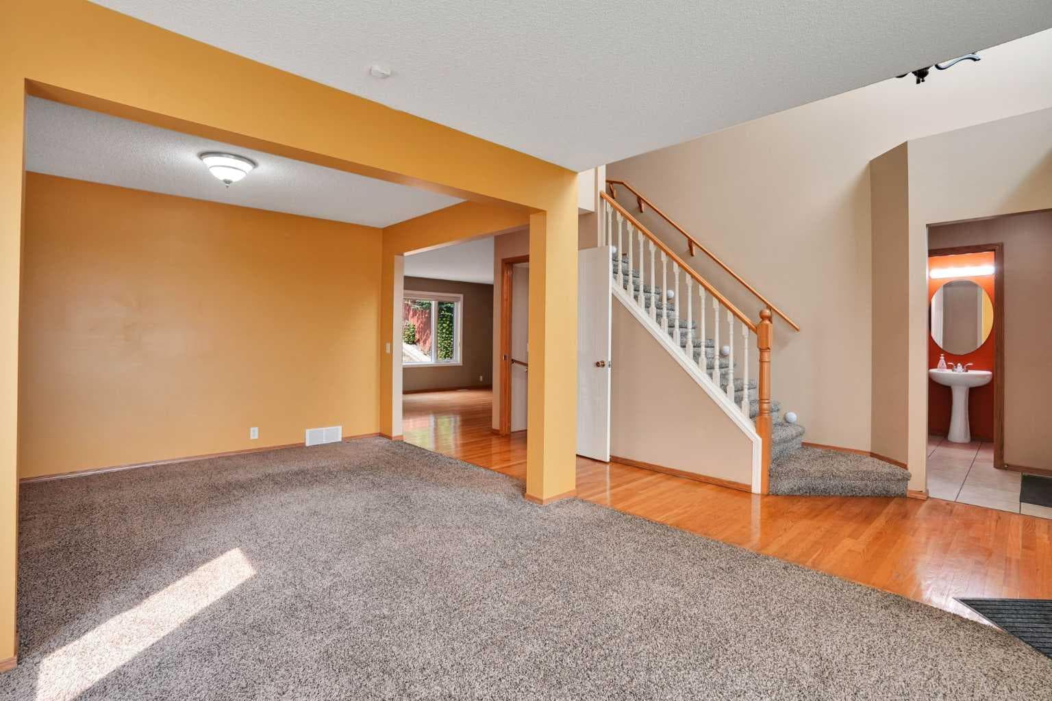 332 Harvest Hills Drive NE