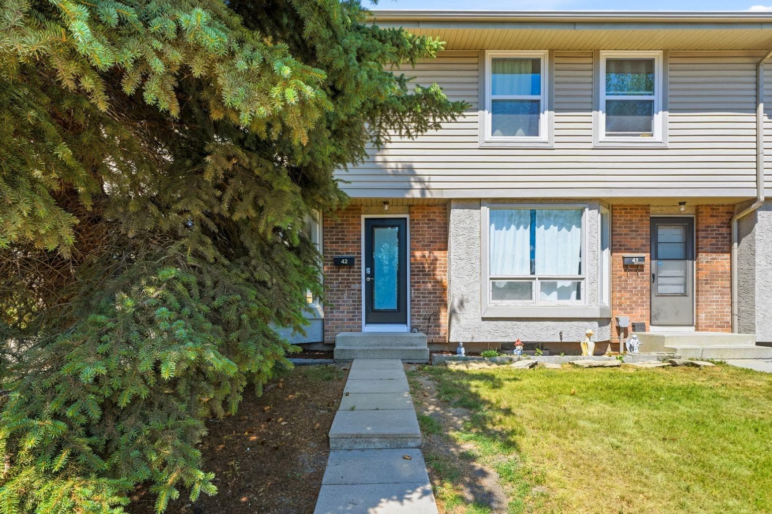 42, 123 Queensland Drive SE