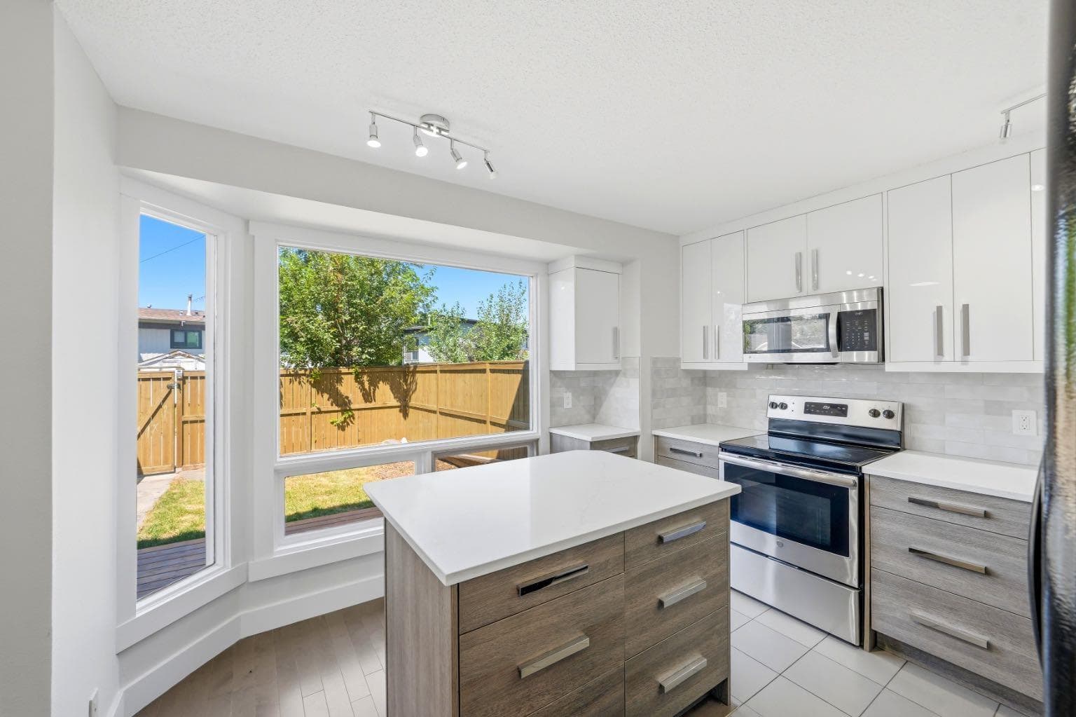 42, 123 Queensland Drive SE