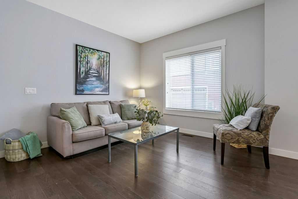 22 West Coach Manor SW