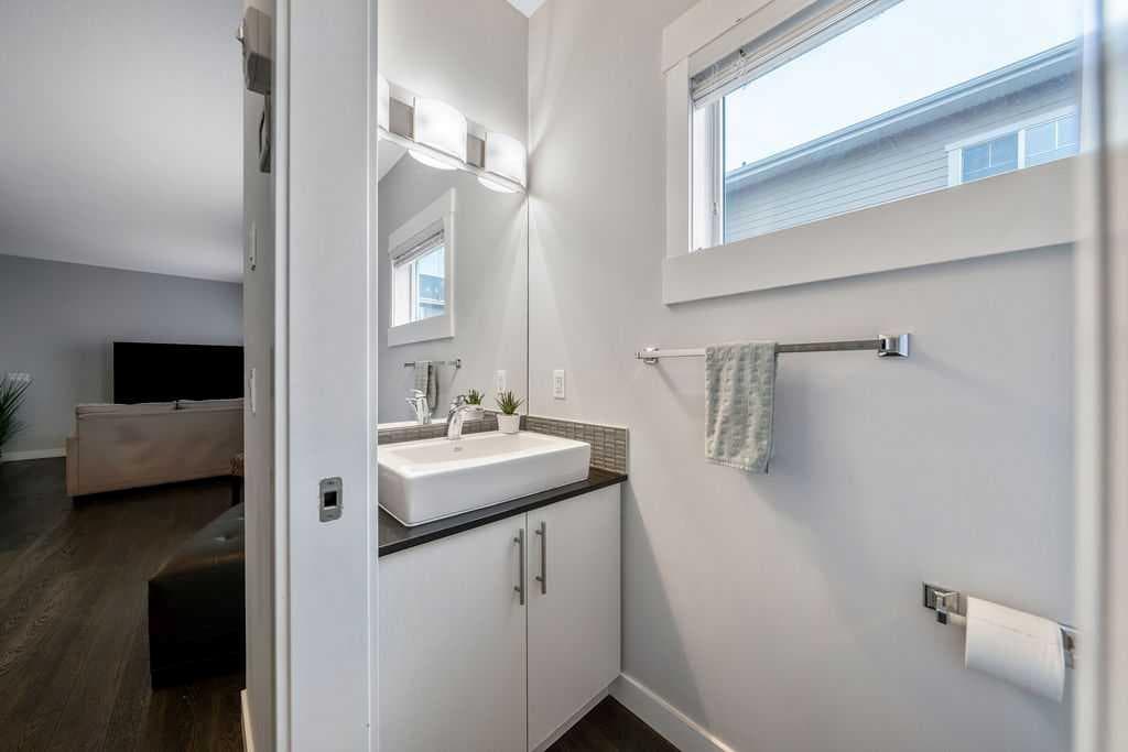 22 West Coach Manor SW