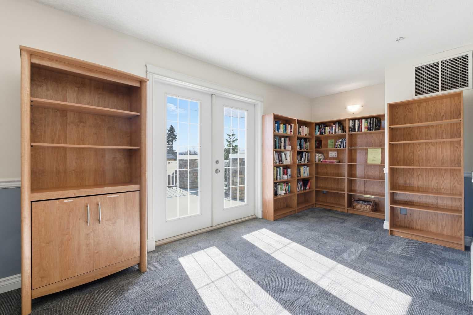 103, 128 Centre Avenue 