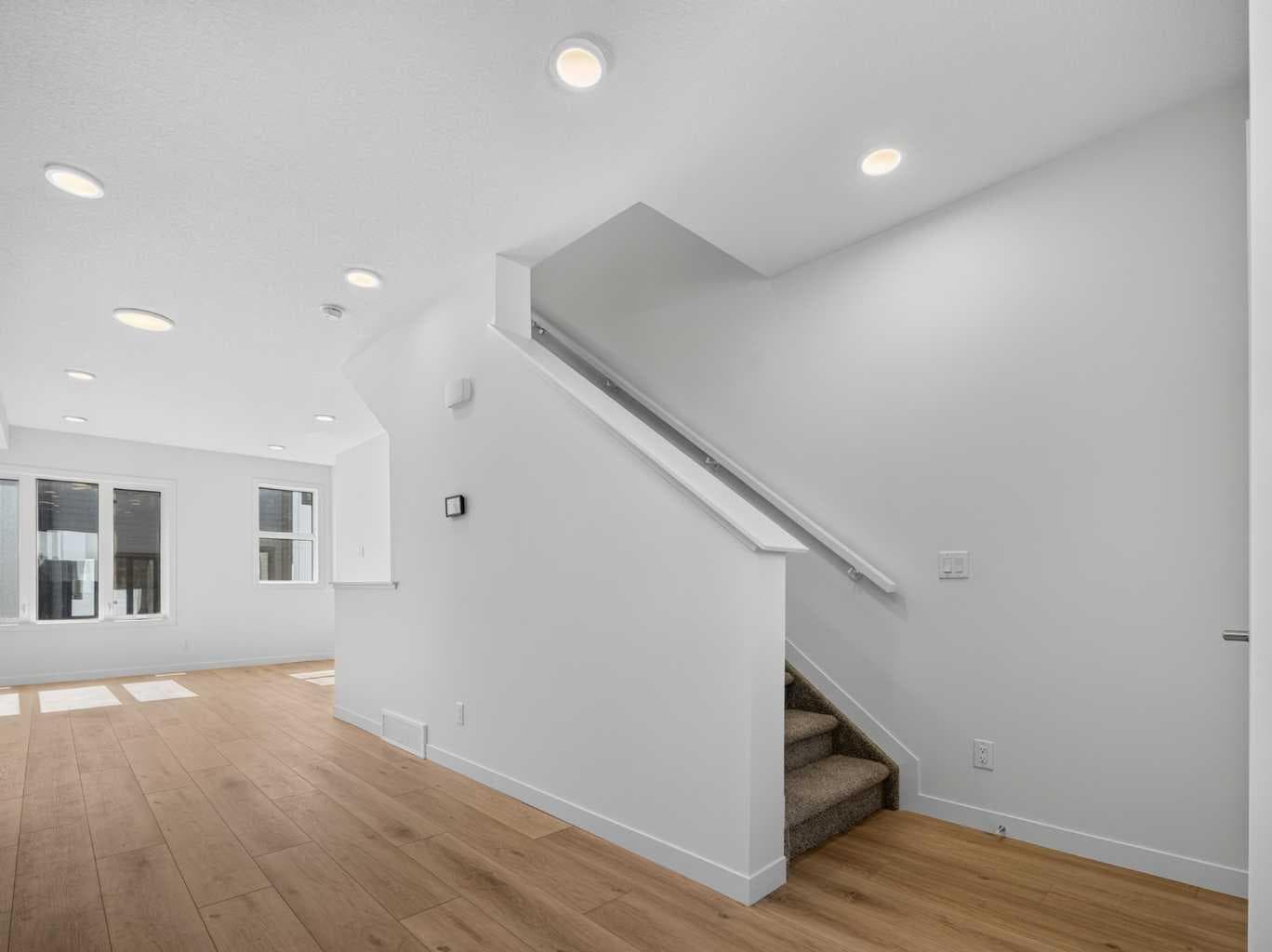 82 Arbour Lake Court NW