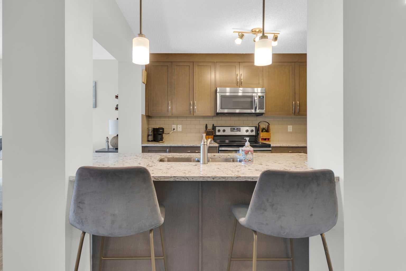 802, 2400 Ravenswood View SE