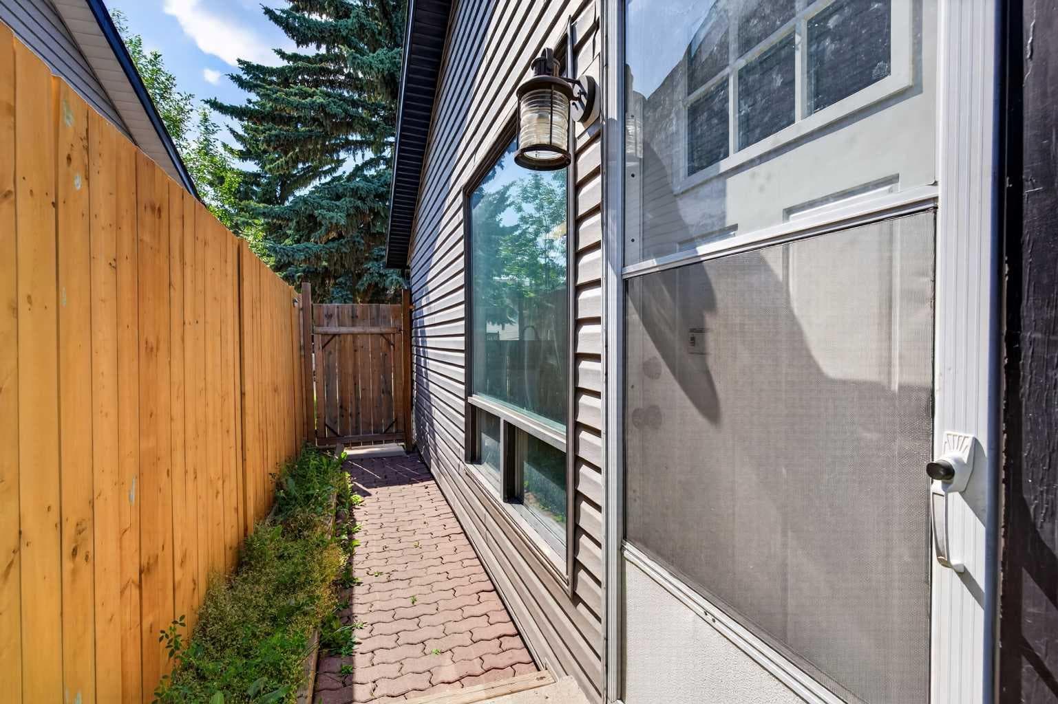 258 Summerwood Place SE