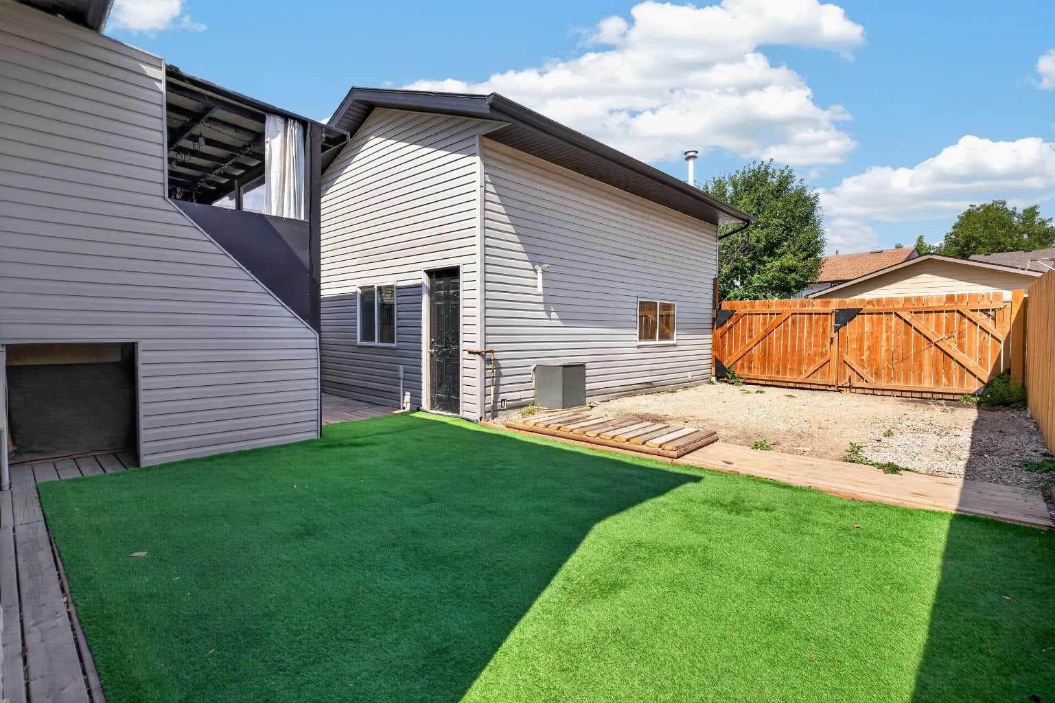 258 Summerwood Place SE
