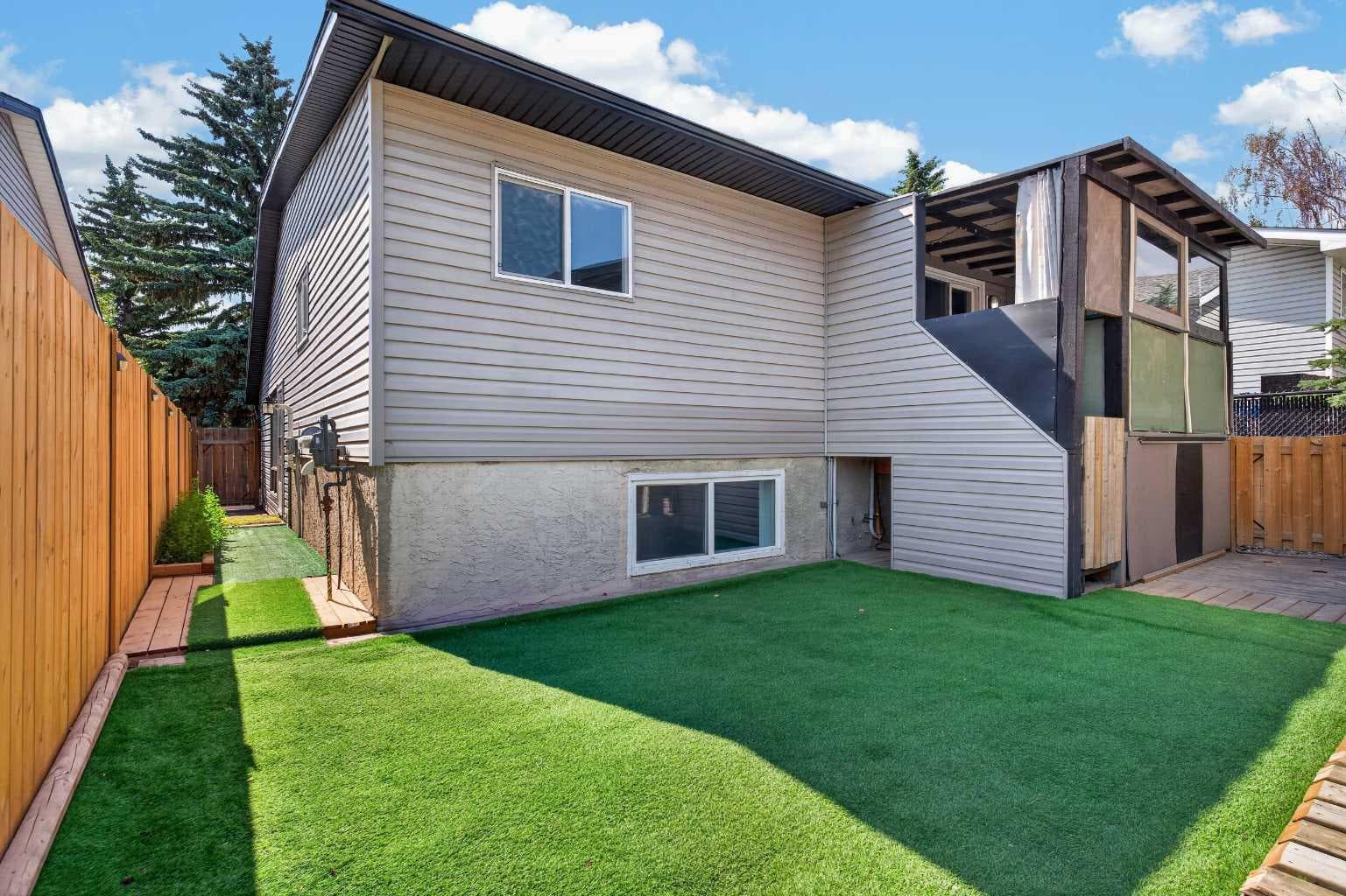 258 Summerwood Place SE