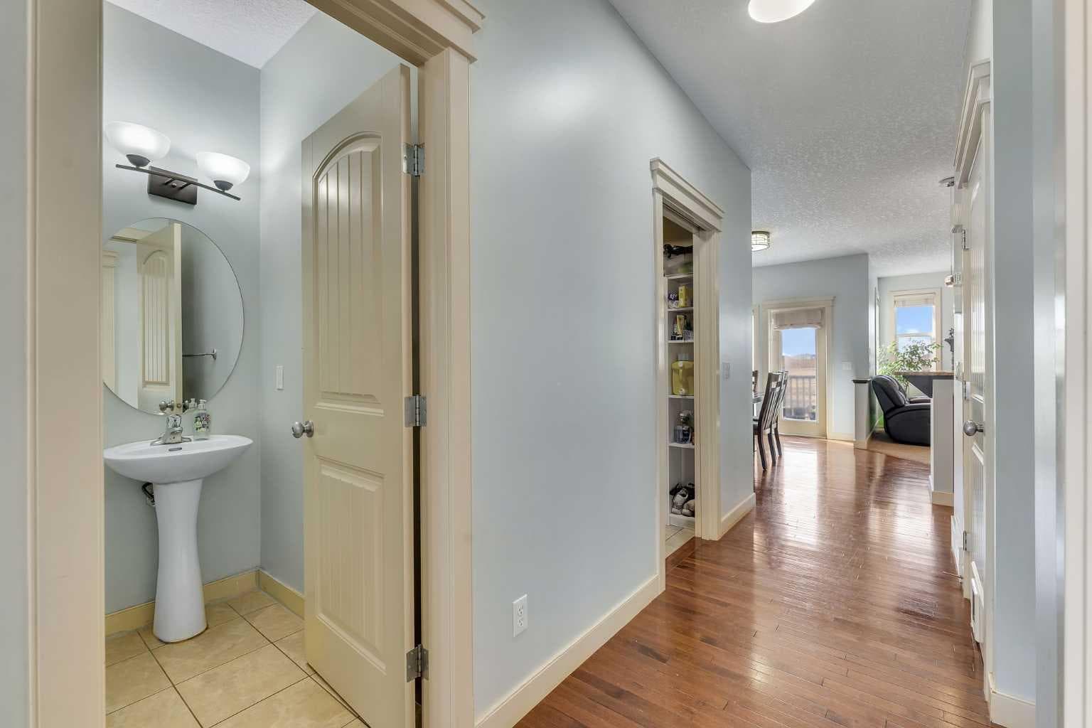 156 Bishop Crescent NW
