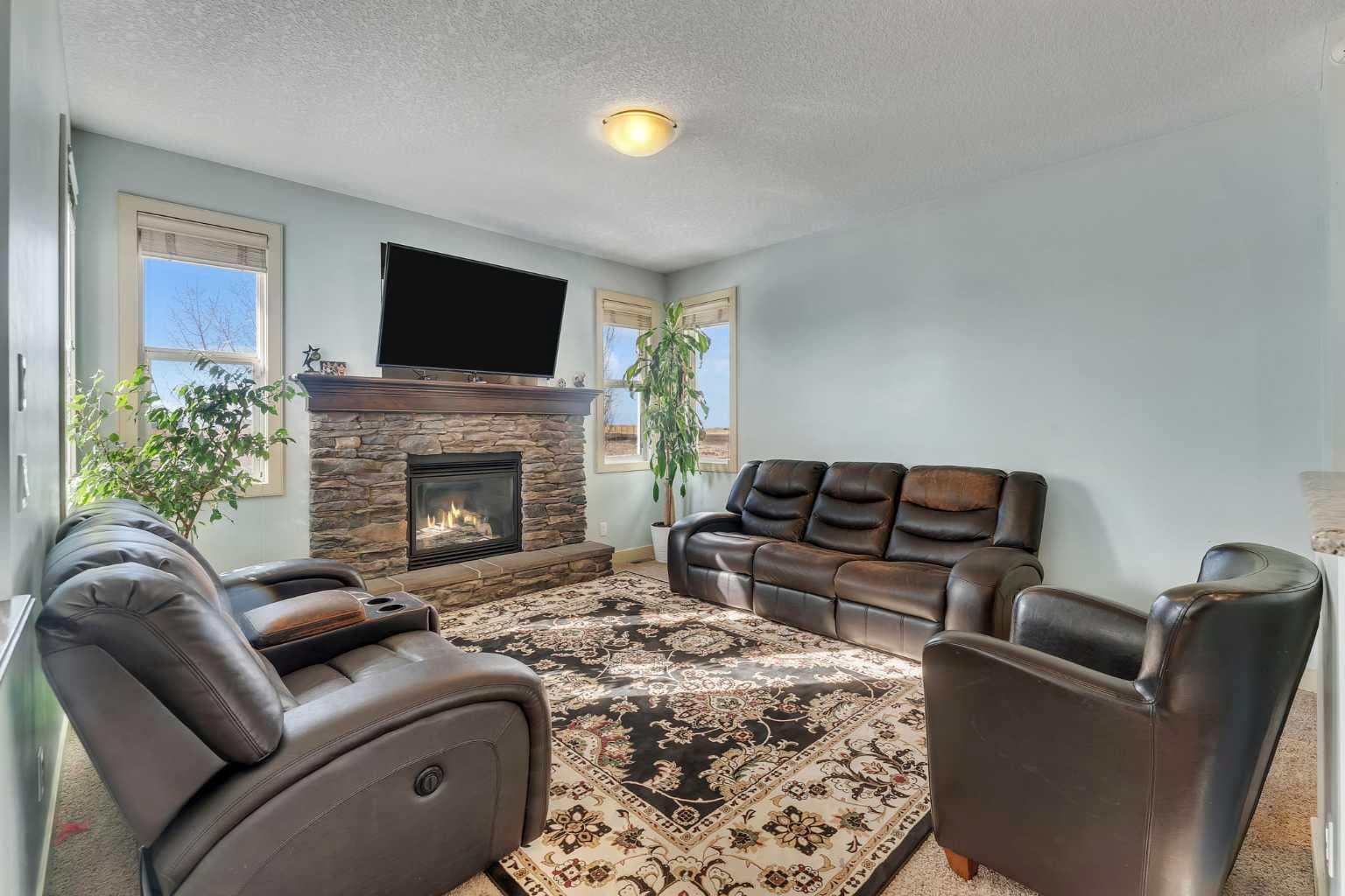 156 Bishop Crescent NW