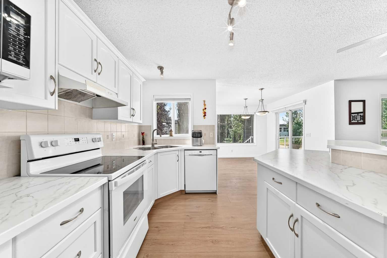 124 WEST LAKEVIEW Drive 