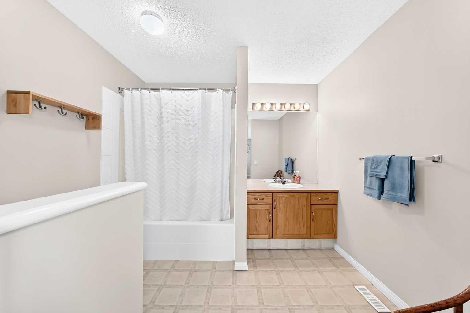 124 WEST LAKEVIEW Drive 