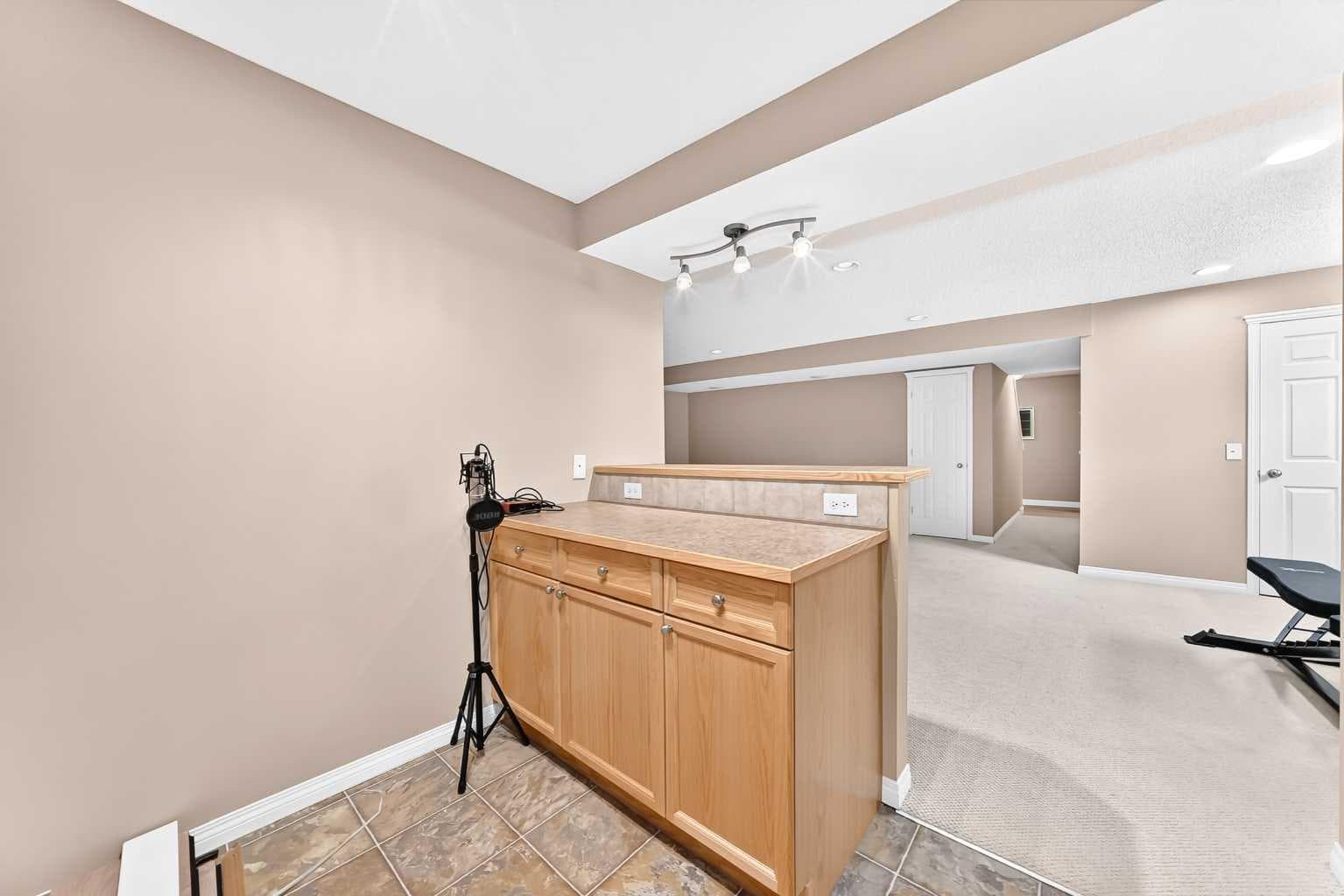 124 WEST LAKEVIEW Drive 
