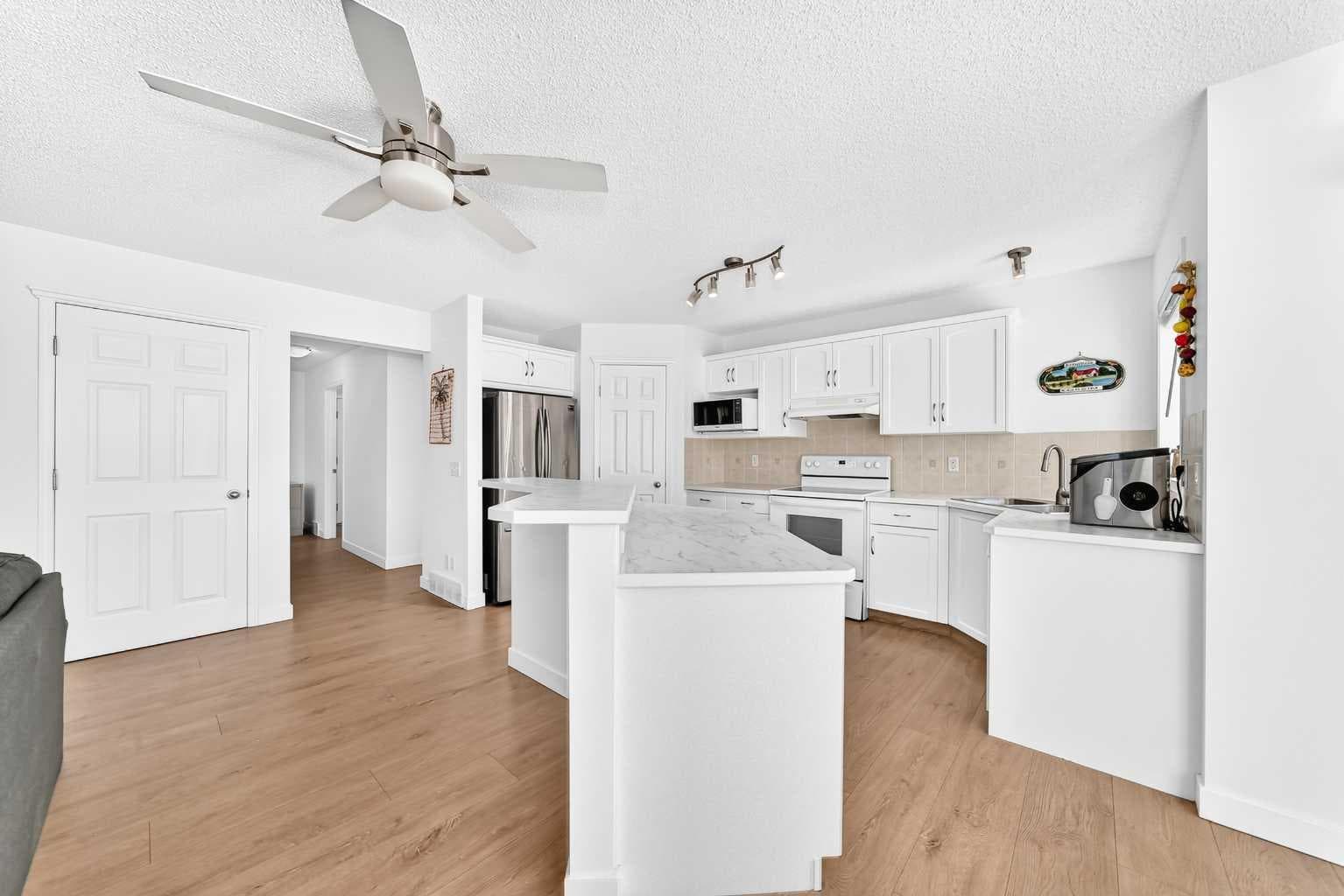 124 WEST LAKEVIEW Drive 