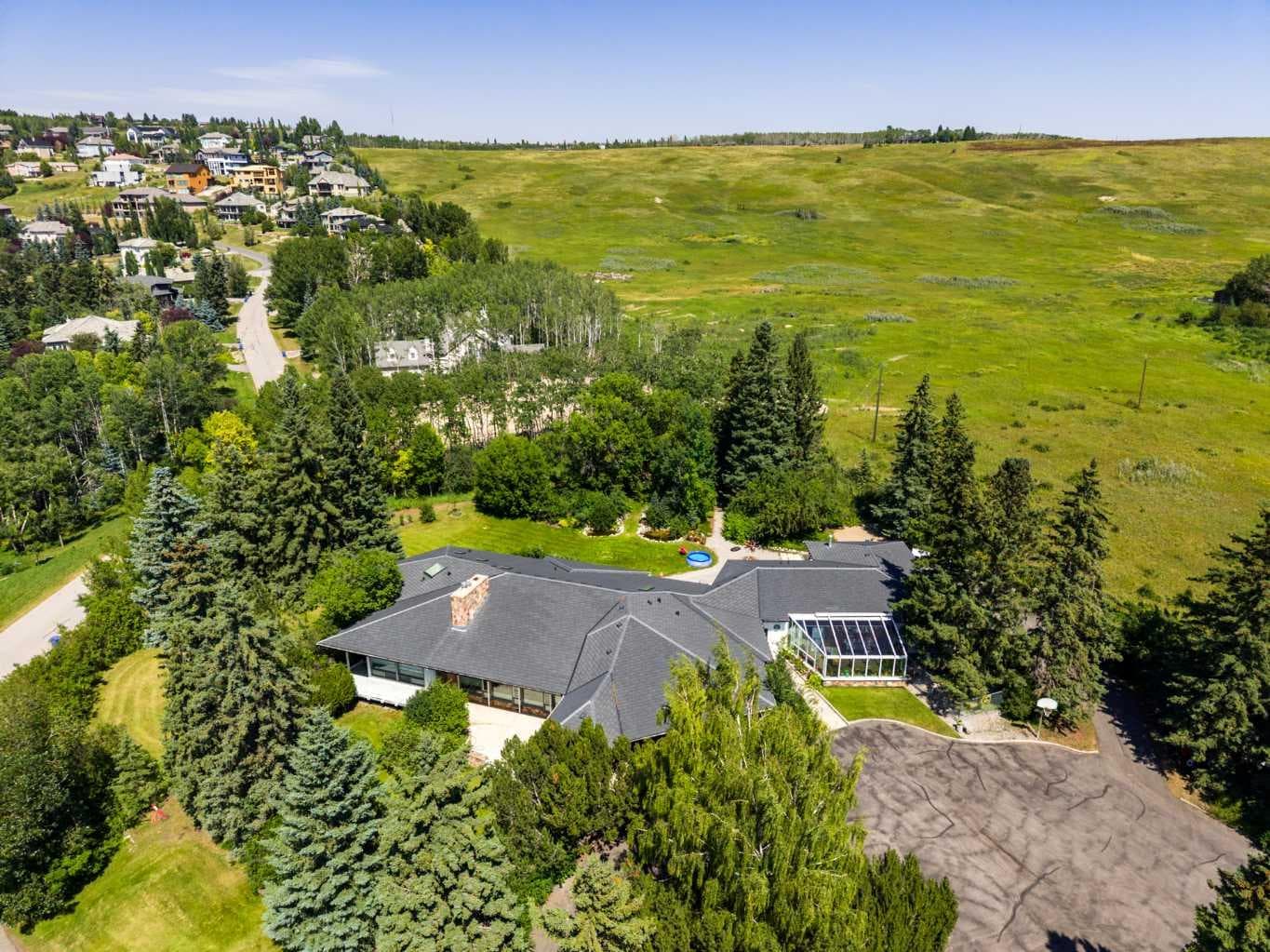 187 Slopeview Drive SW