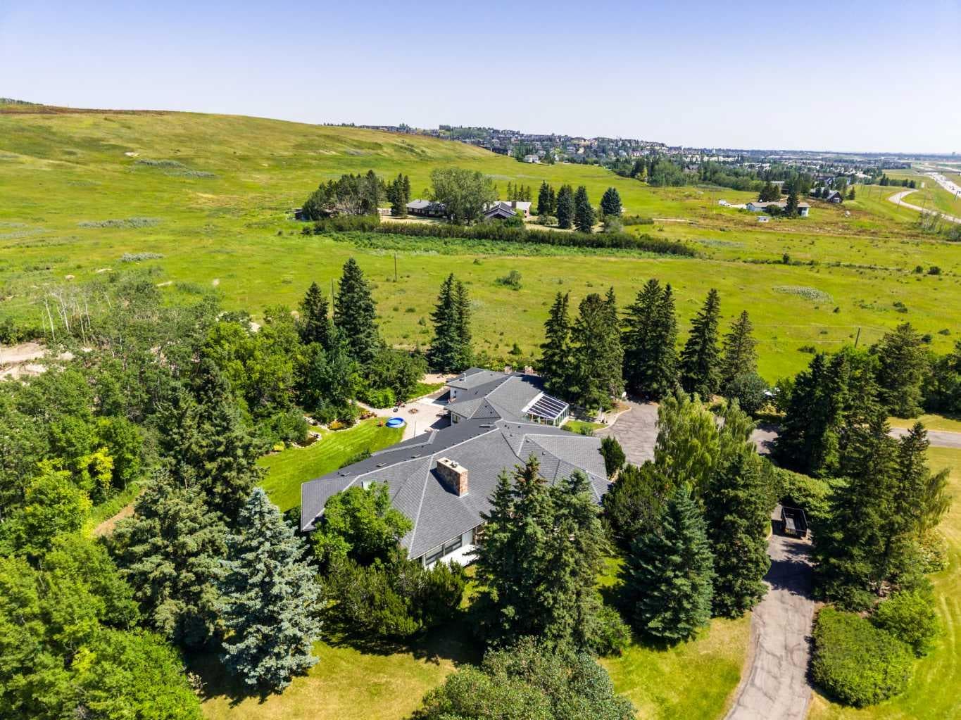 187 Slopeview Drive SW