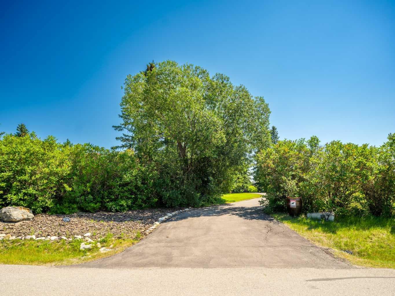 187 Slopeview Drive SW