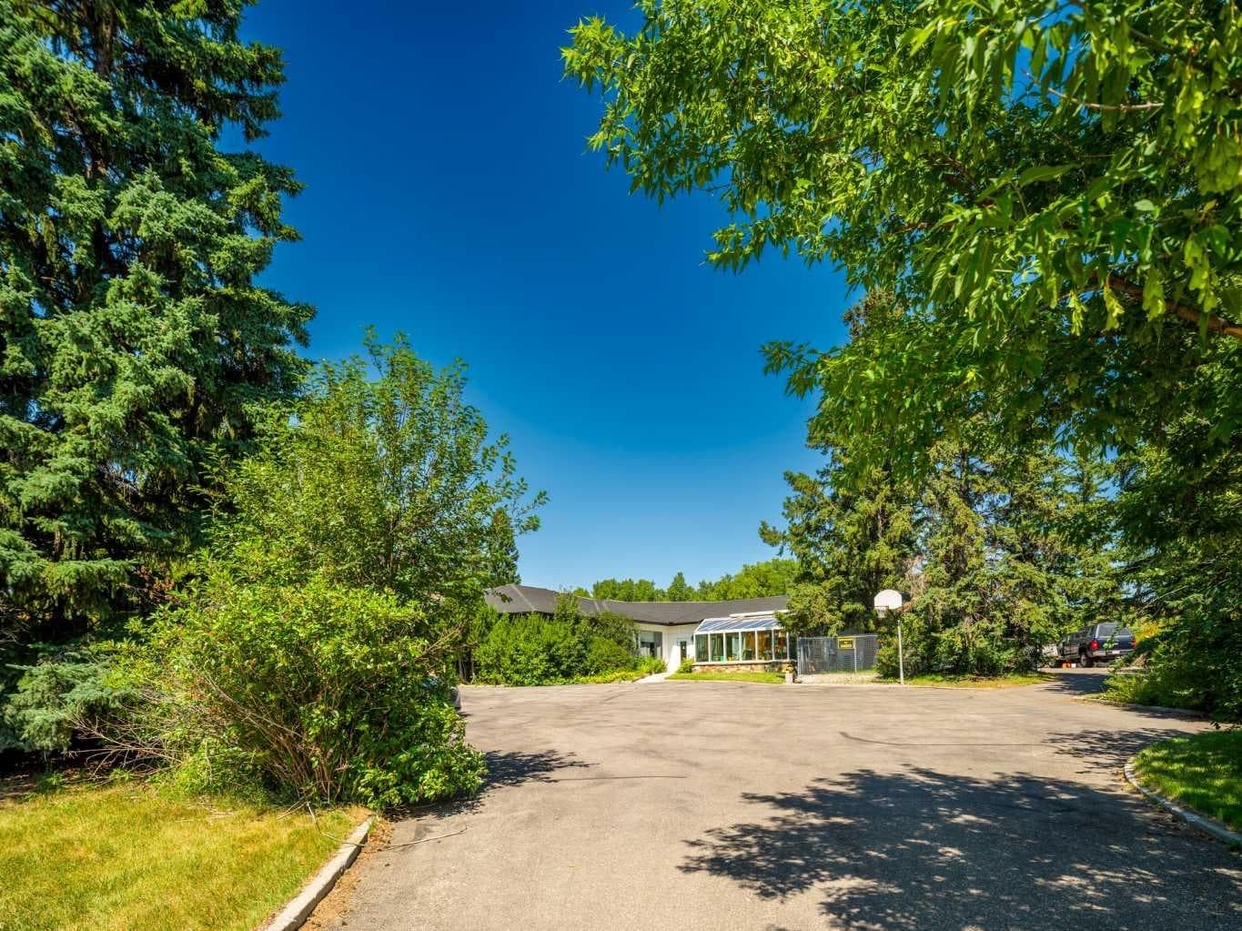 187 Slopeview Drive SW