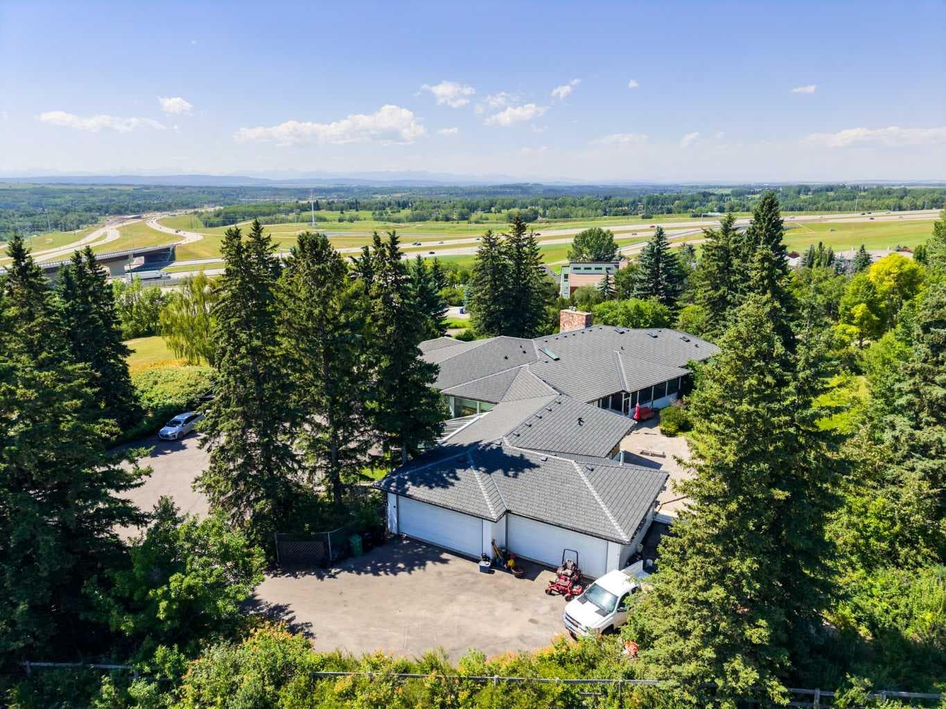 187 Slopeview Drive SW