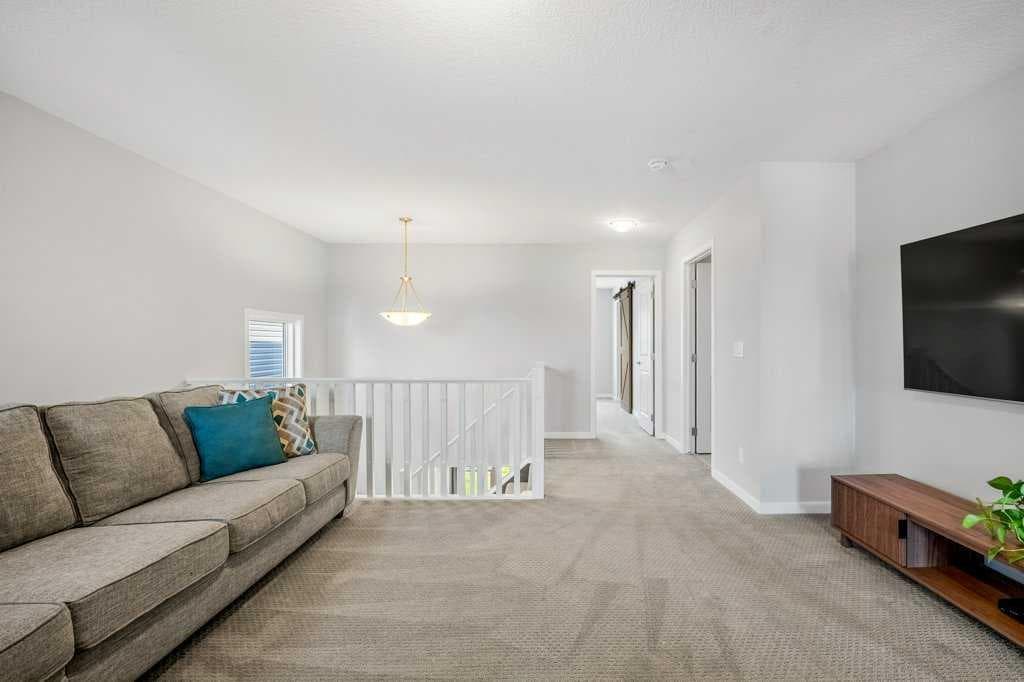 114 Crestbrook Way SW