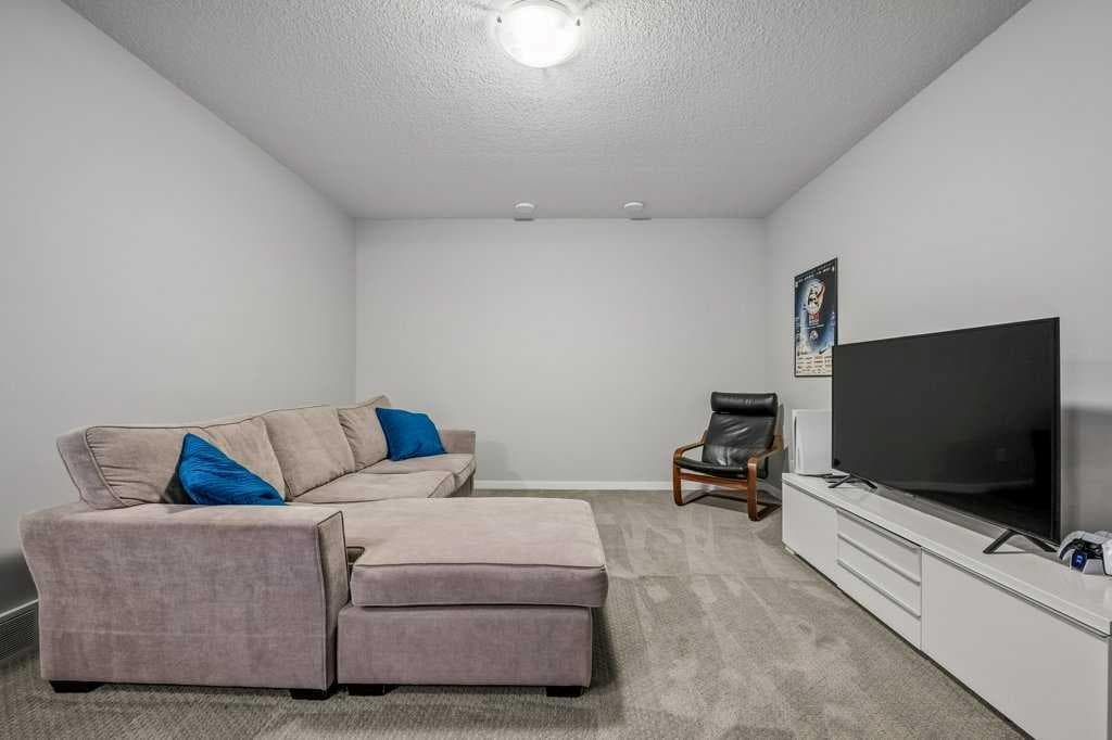 114 Crestbrook Way SW