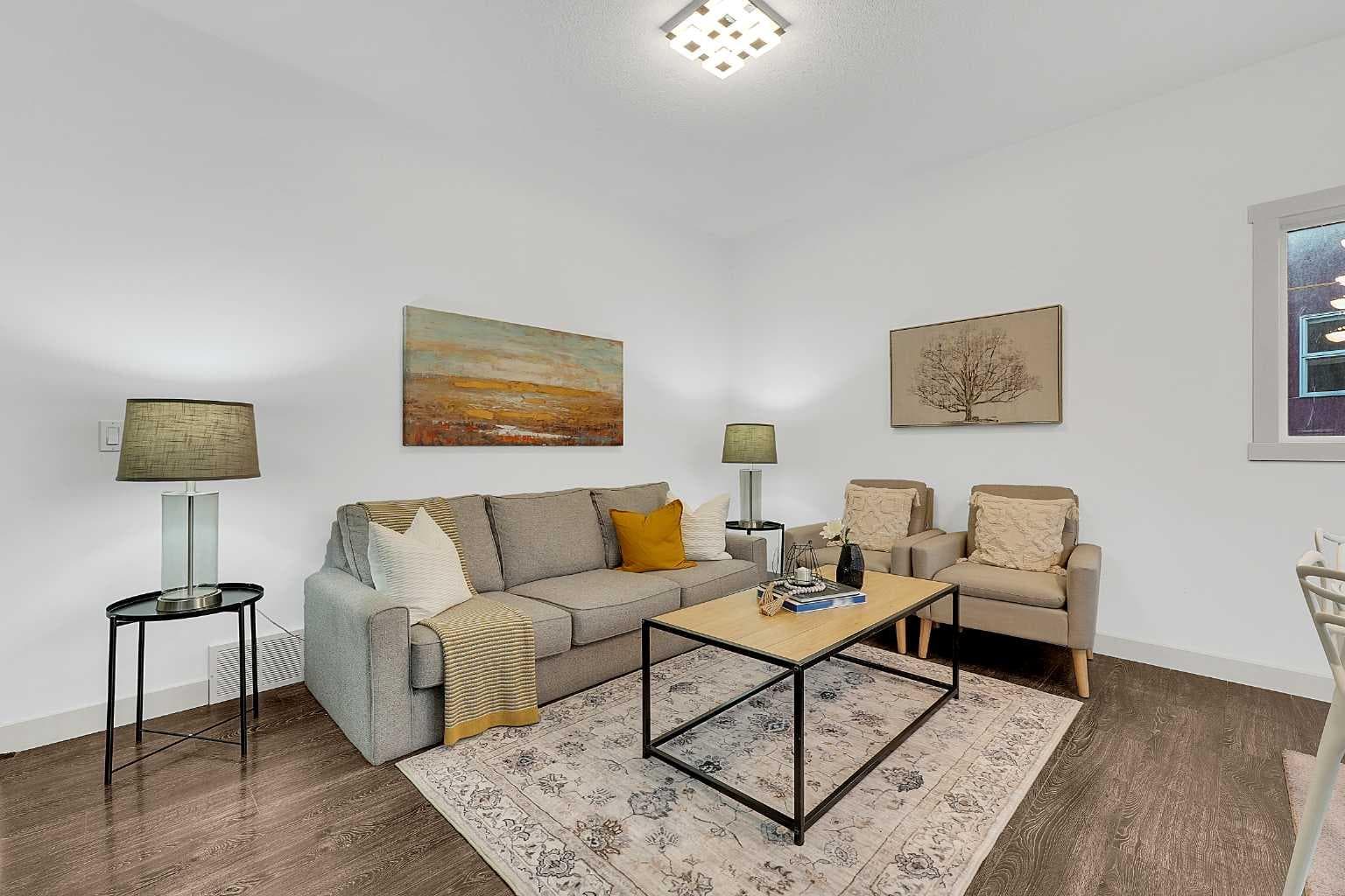 570 Evanston Manor NW