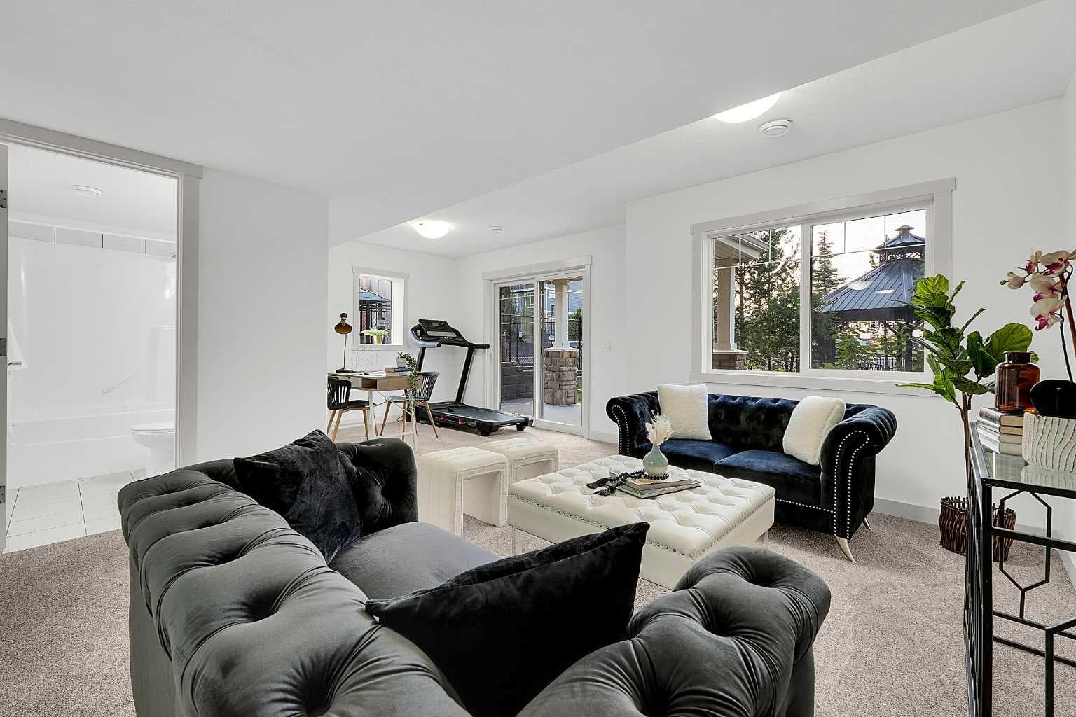 570 Evanston Manor NW