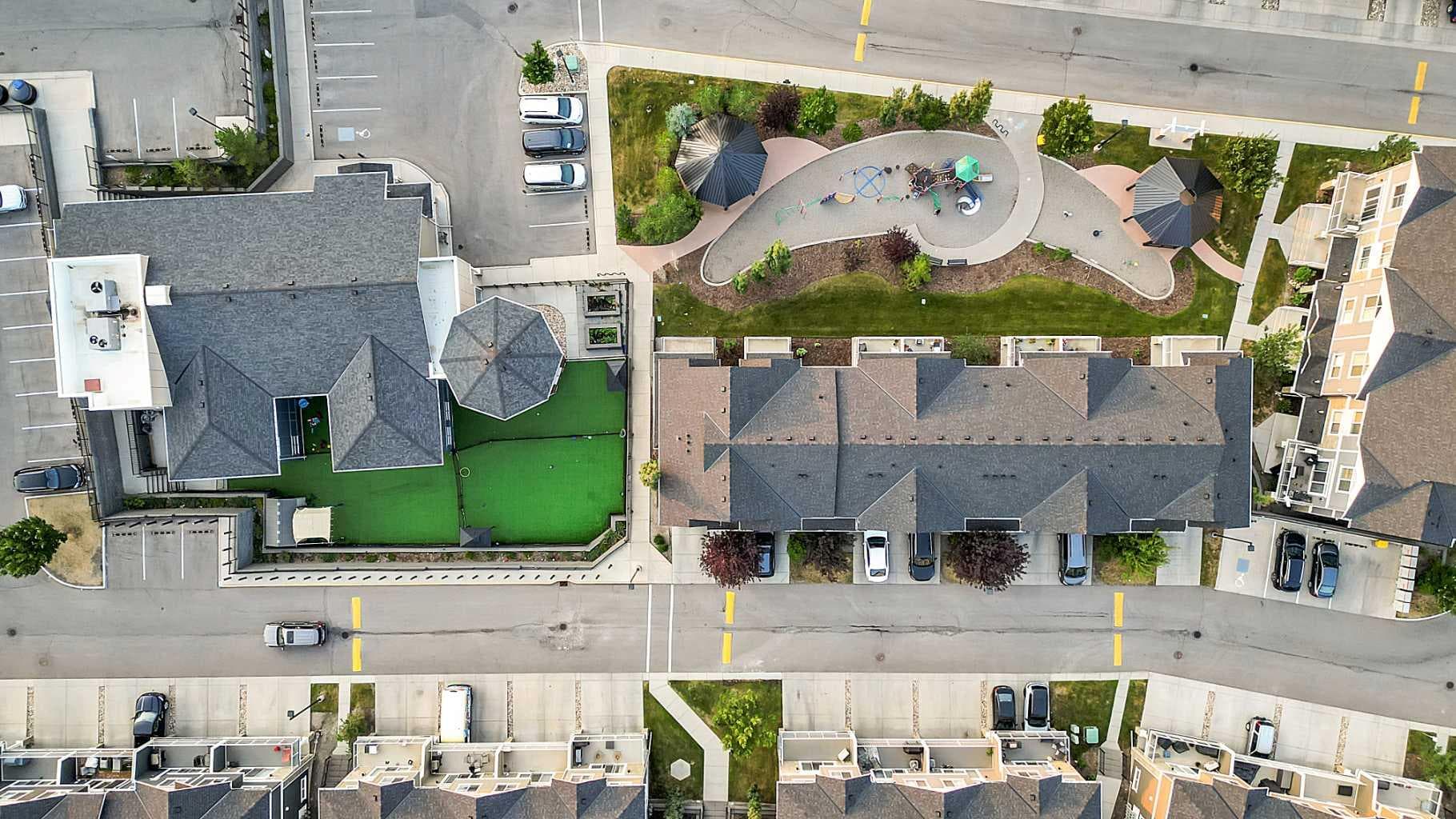570 Evanston Manor NW