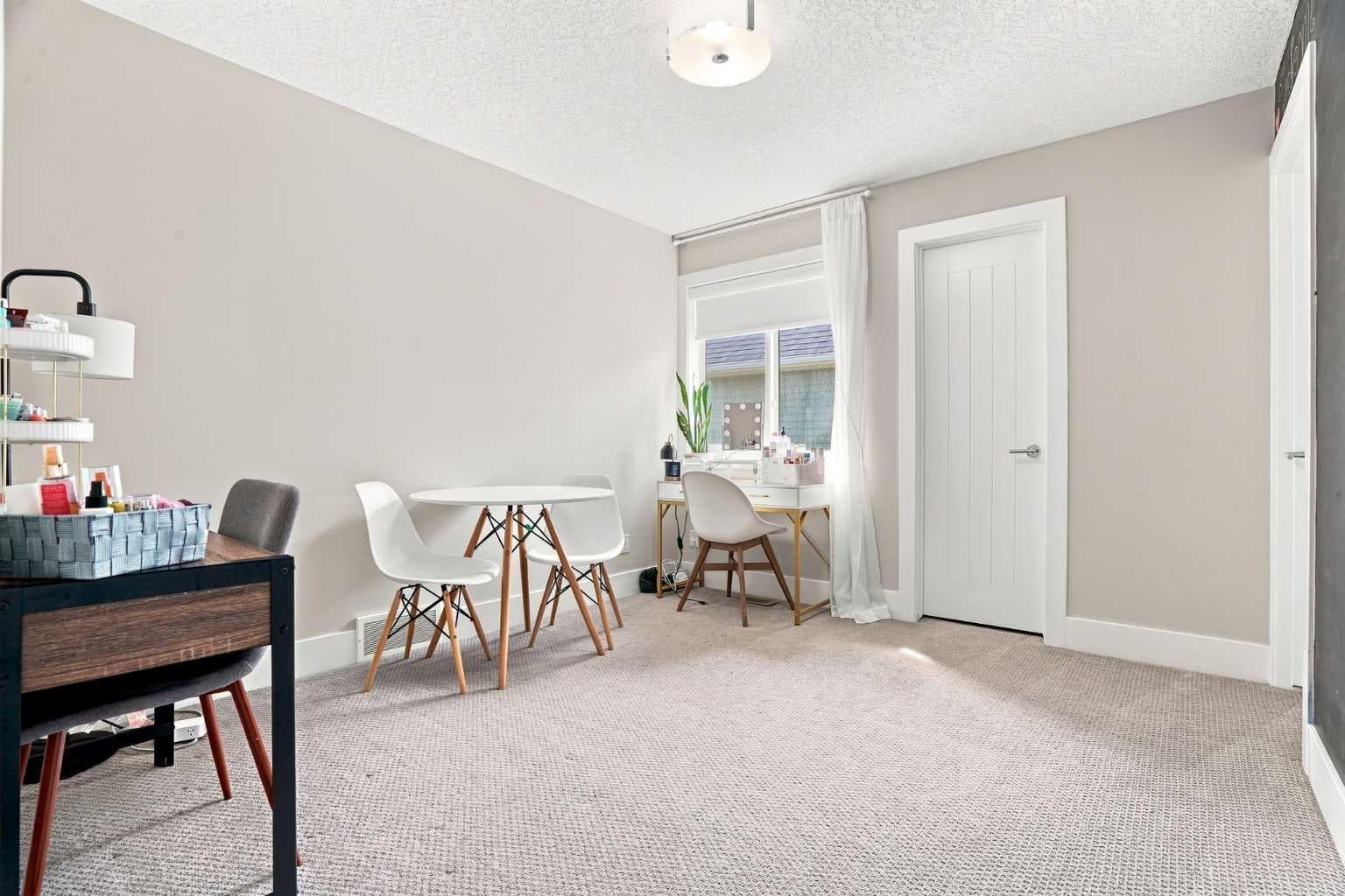 114 Kinniburgh Road 
