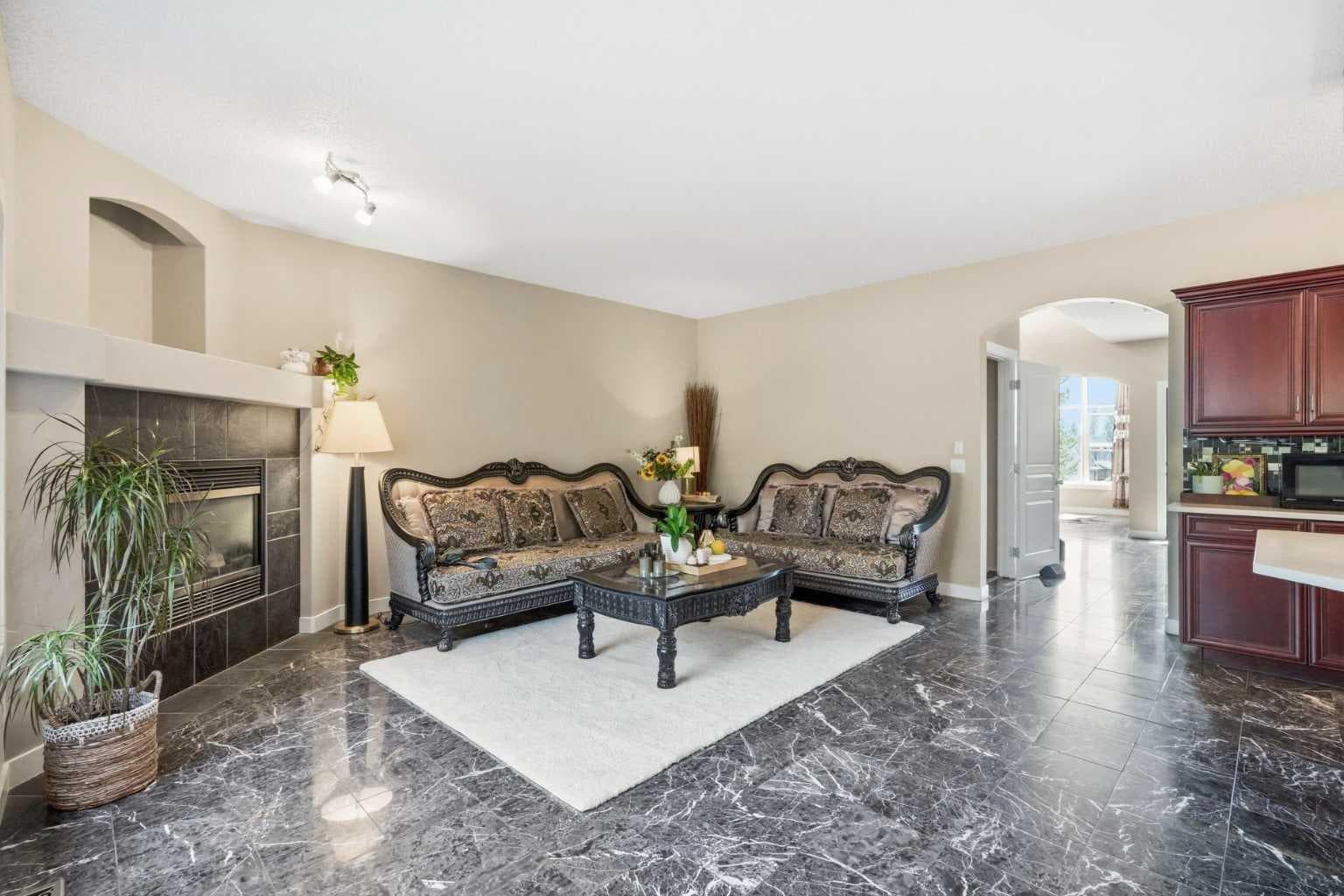 242 Tusslewood Grove NW
