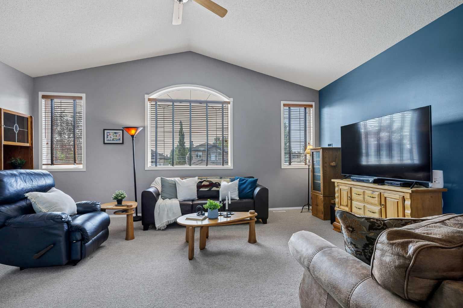 402 Fairways Mews NW