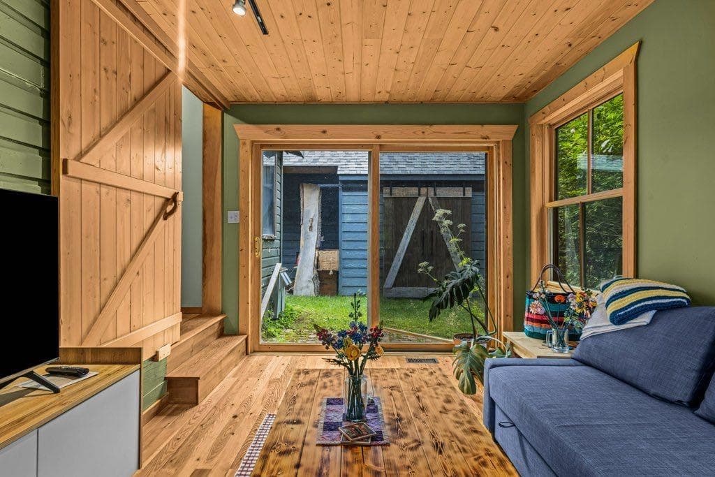 A and B, 132 Rundle Crescent 