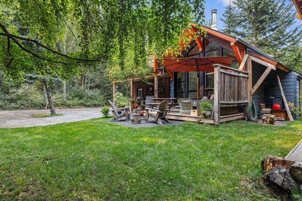 A and B, 132 Rundle Crescent 