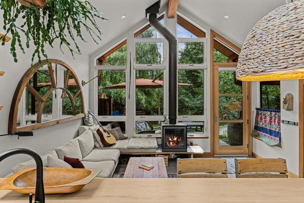 A and B, 132 Rundle Crescent 