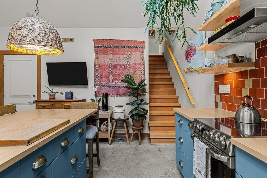 A and B, 132 Rundle Crescent 