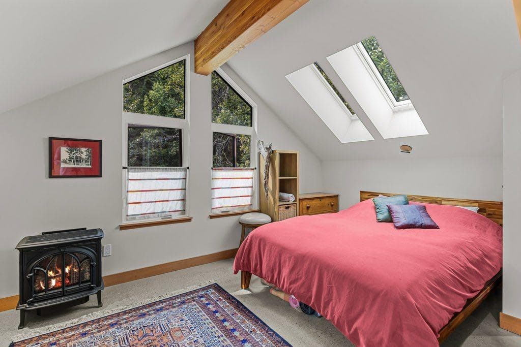 A and B, 132 Rundle Crescent 