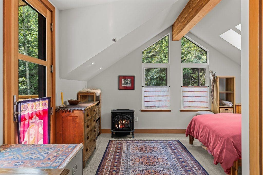 A and B, 132 Rundle Crescent 
