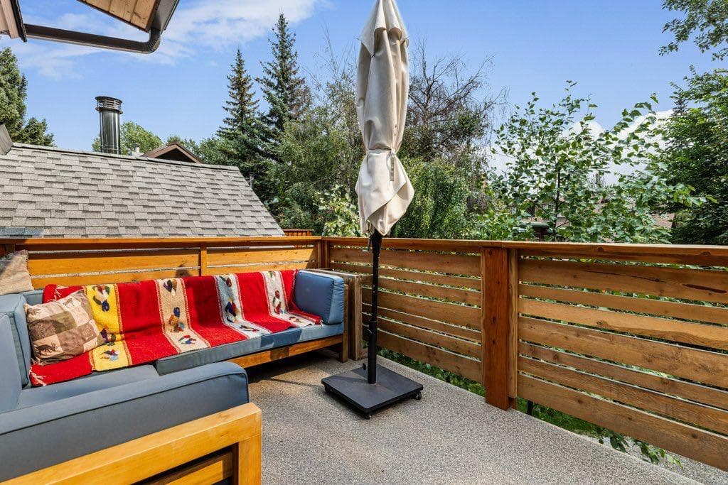 A and B, 132 Rundle Crescent 