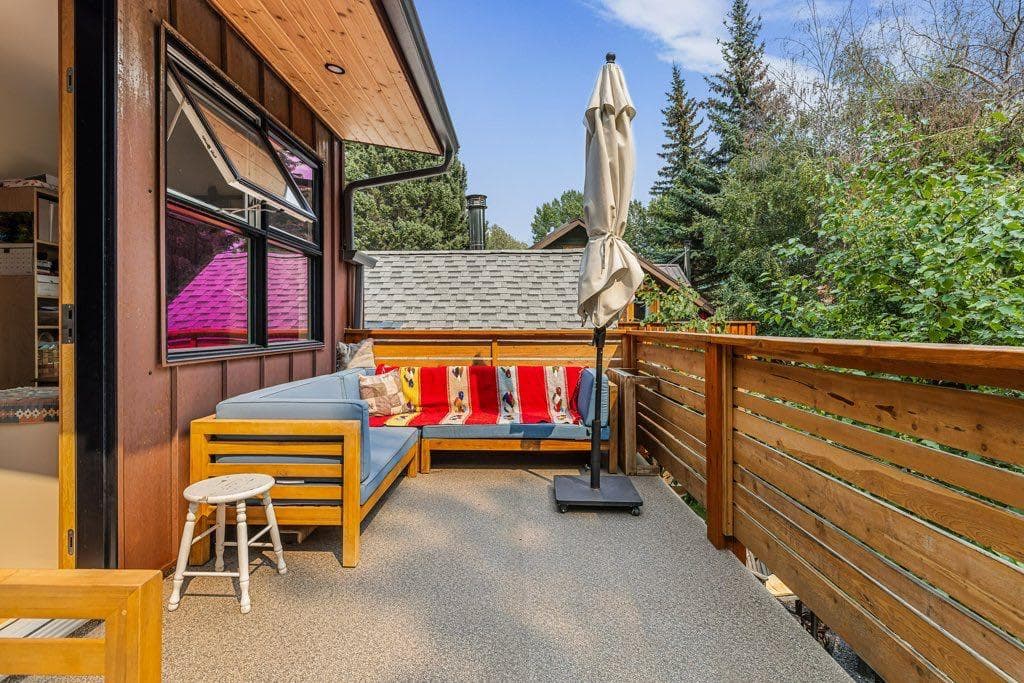 A and B, 132 Rundle Crescent 