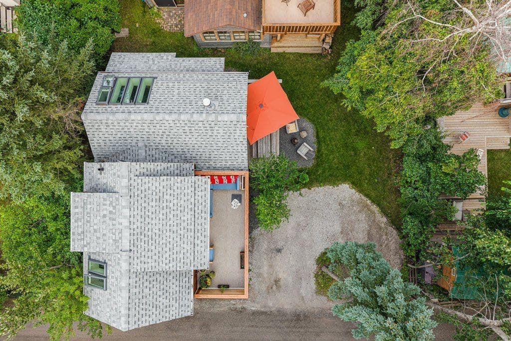 A and B, 132 Rundle Crescent 