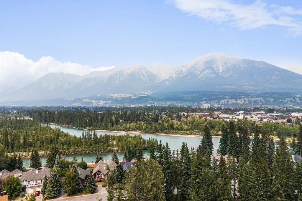 A and B, 132 Rundle Crescent 